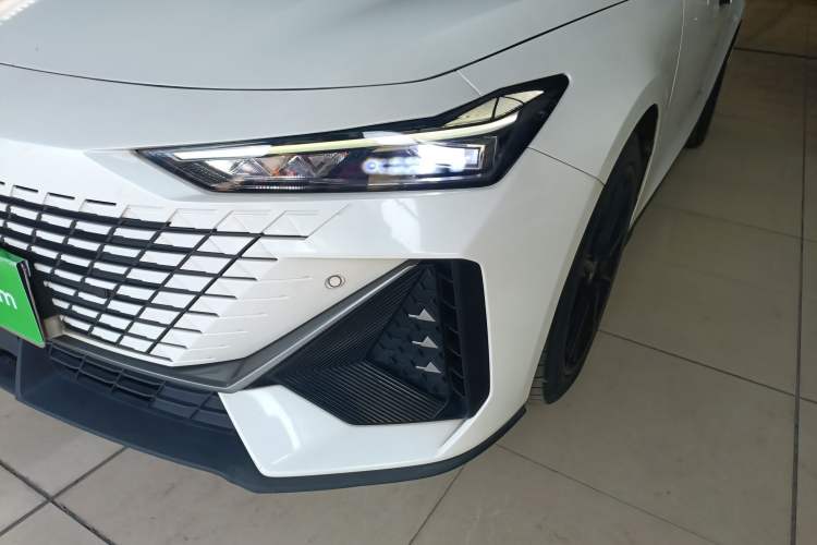 Used Changan UNI-V 2022 1.5T Prestige Version
