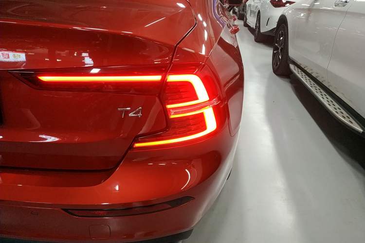 Used Volvo S60 2021 T4 Zhiyi Luxury Edition
