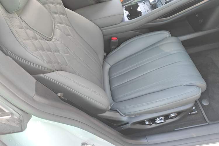 Used BYD Song L EV 2025 Intelligent Driving Version 662 km LiDAR Excellence Edition
