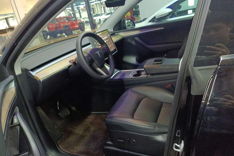 Used Tesla Model Y 2021 Standard Range Rear-Wheel Drive Version