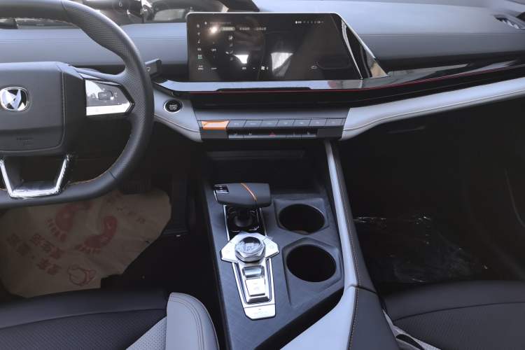 Used Changan UNI-V iDD 2024 Blue Whale Smart Electric iDD 136km Luxury Model
