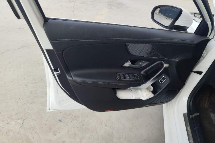 Used Mercedes-Benz A-Class 2022 Second Facelift A 200 L Sport Sedan Fashion Version
