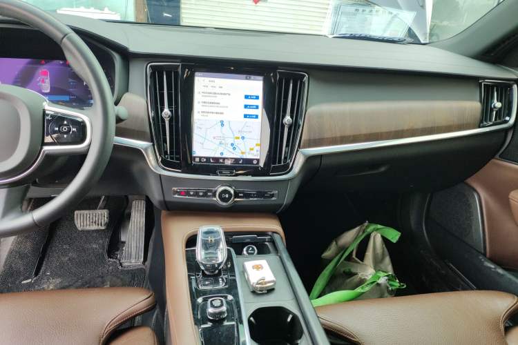 Used Volvo S90 2023 B5 Zhiyuan Luxury Edition