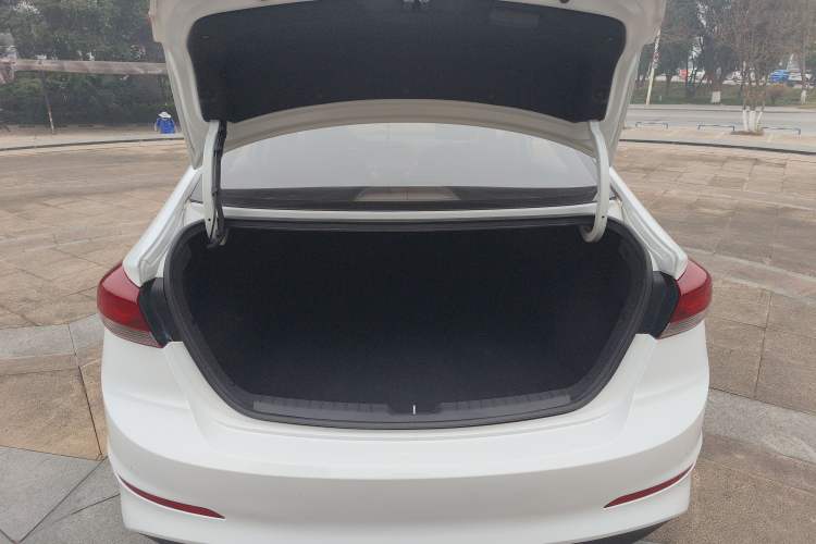 Used Hyundai Elantra 2016 1.6L Automatic ZhiXuan – Elite Version