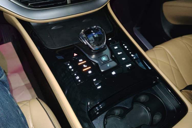 Used Denza D9 2024 DM-i 980 Four-Wheel Drive Prestige Model