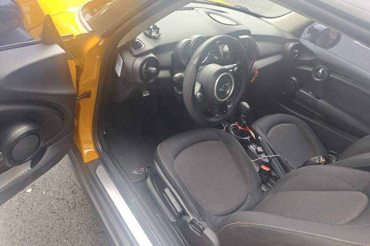 Used MINI MINI 2014 1.5T COOPER Fun
