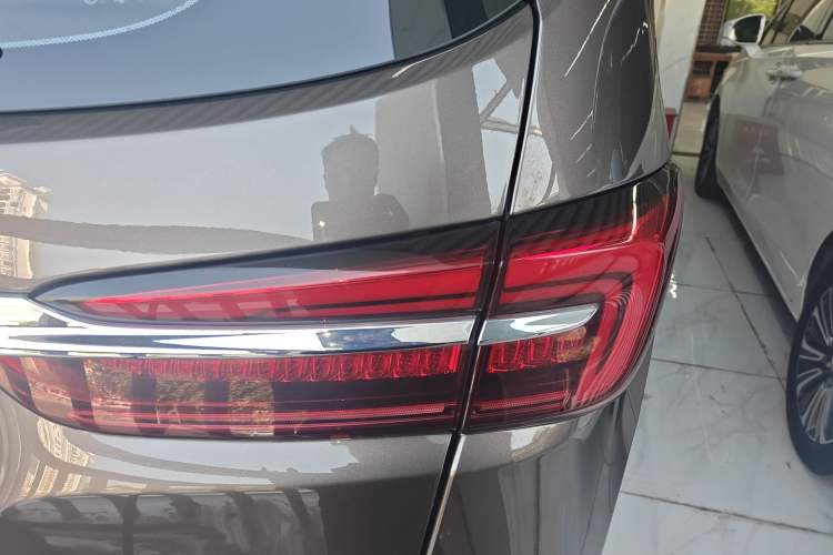 Used Buick GL8 2023 Land Executive Class Smart Enjoyment Model
