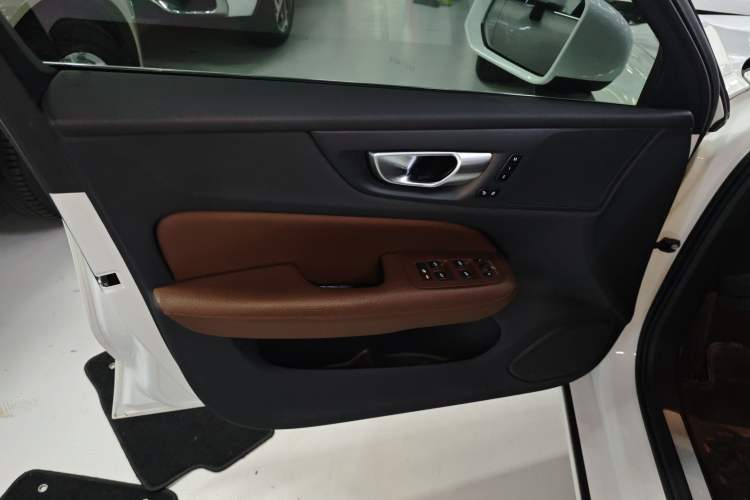 Used Volvo S60 2022 B4 Zhiyuan Luxury Edition
