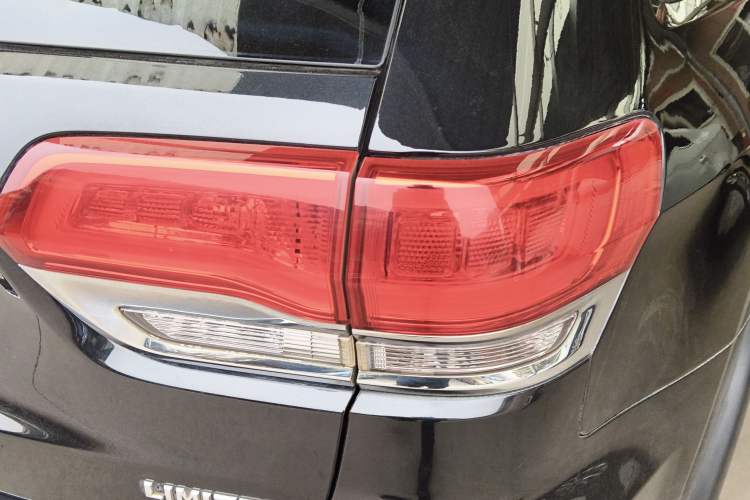 Used  Grand Cherokee (Import) 2015 3.0L Comfort Navigation Edition
