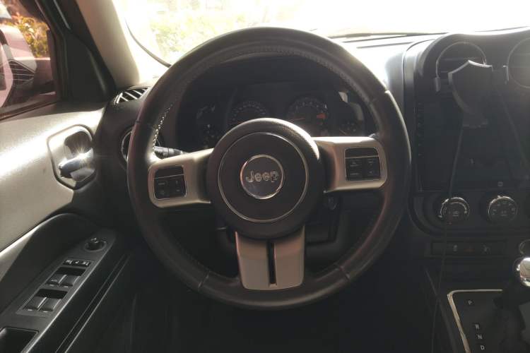 Used  Patriot 2015 2.4L Sport Edition
