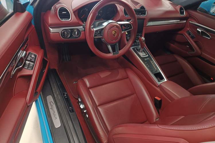 Used Porsche 718 2018 Cayman 2.0T
