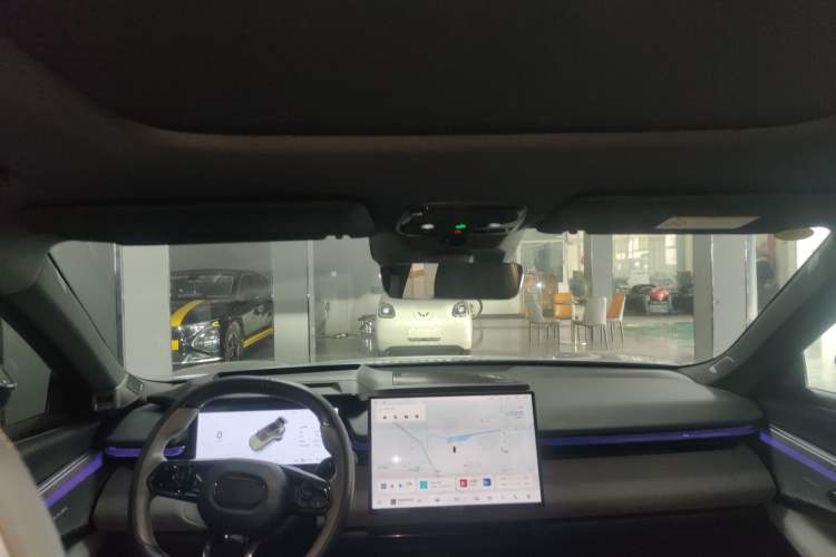 Used Lynk & Co 08 EM-P 2025 220 km All-Wheel-Drive Performance Halo
