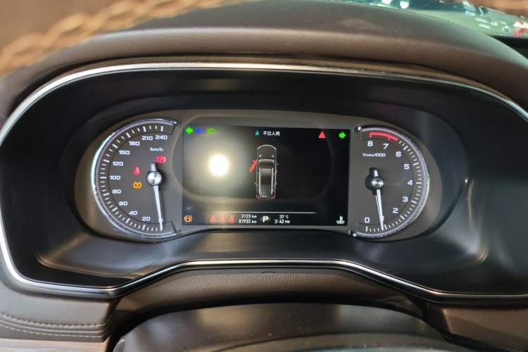 Used Roewe RX8 2019 30T Smart Connectivity Two-Wheel Drive Supreme Flagship Edition
