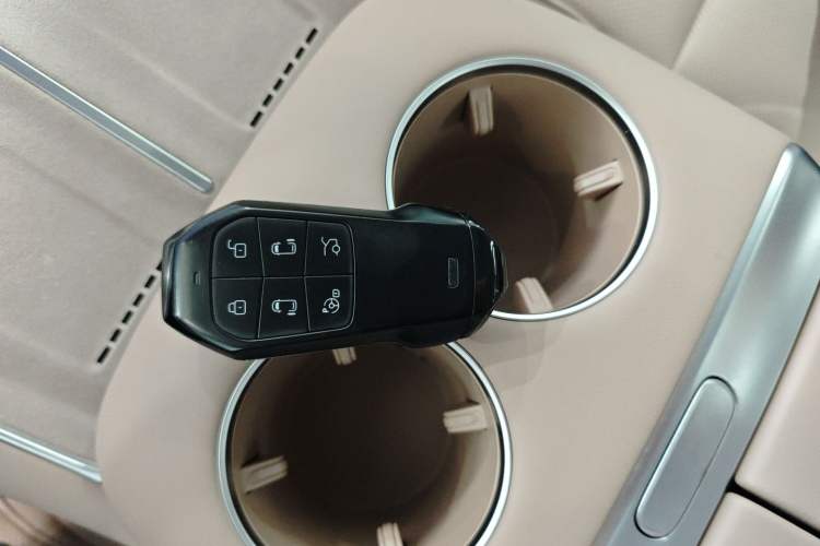 Used XPeng X9 2025 740 Ultra-Long Range Max