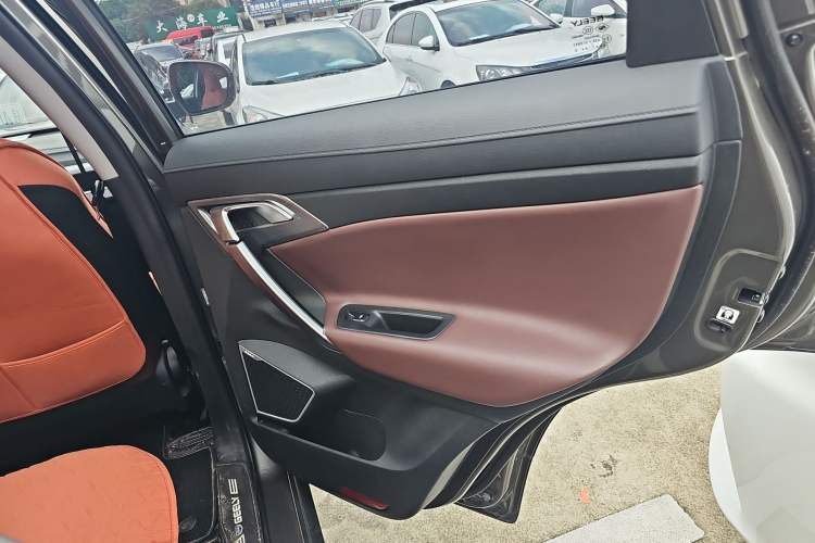 Used Geely Auto Emgrand X7 Sport 2022 1.8TD DCT Zhiya Trim
