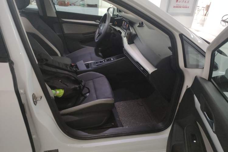 Used Volkswagen Golf 2023 200TSI DSG
