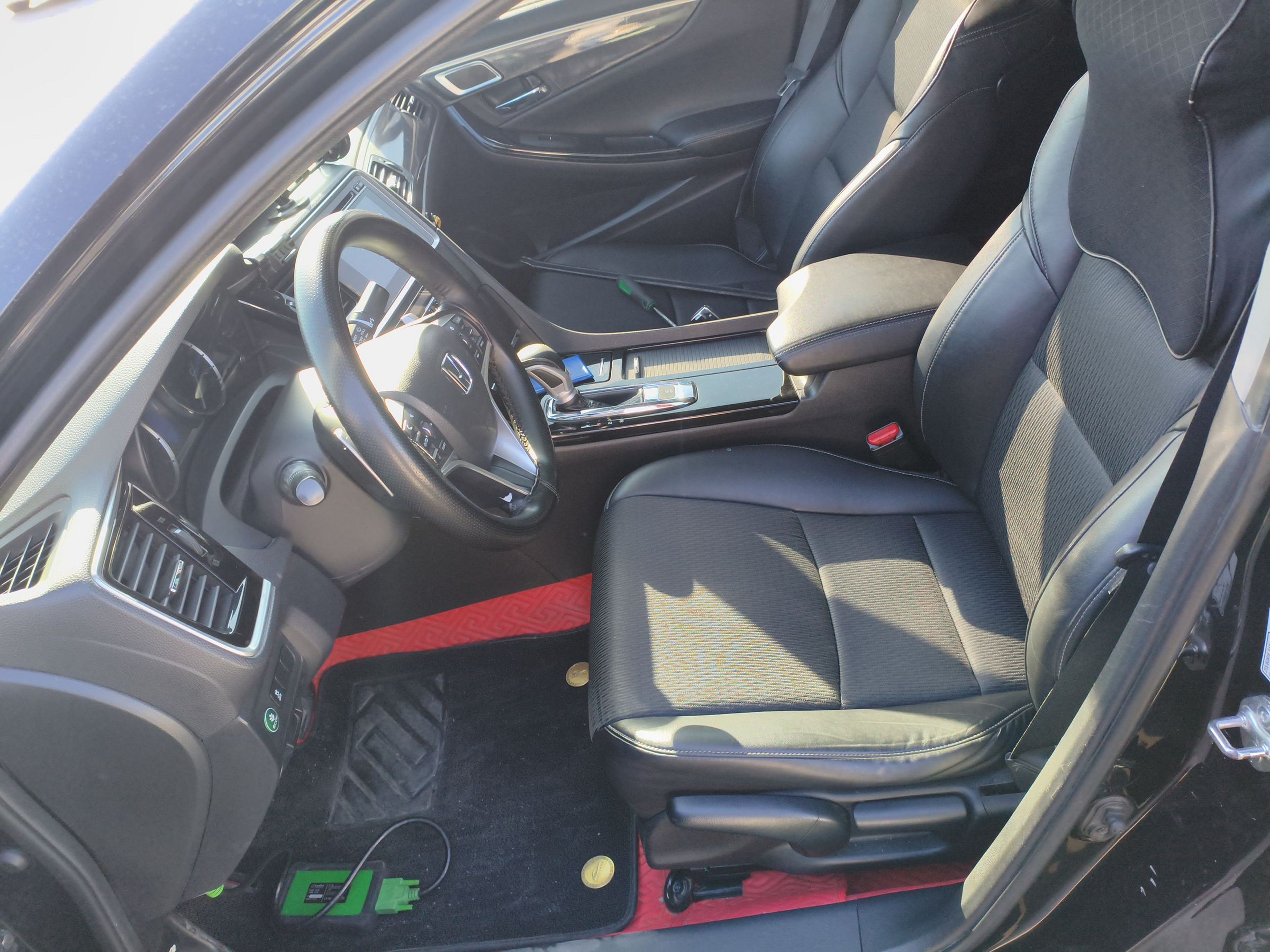 Переднее сиденье в автомобиле