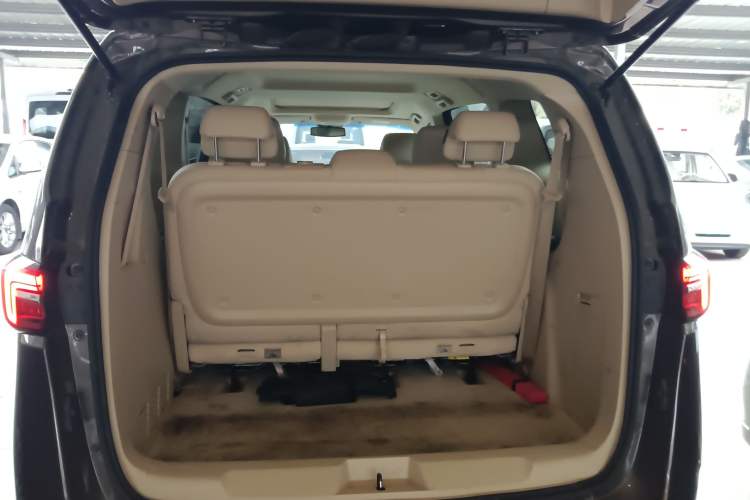 Used Buick GL8 2023 Facelifted Land Cruiser Executive Luxury Version