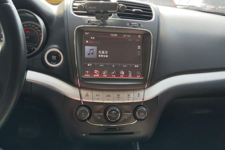 Used Dodge Journey 2013 2.4L Two-Wheel Drive Luxury Version
