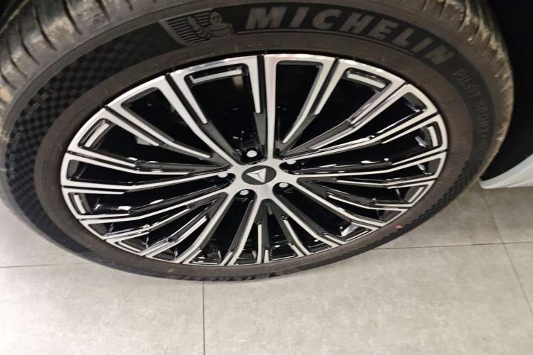 Used  S09 2025 Four-Wheel Drive Ultra+ Custom Edition