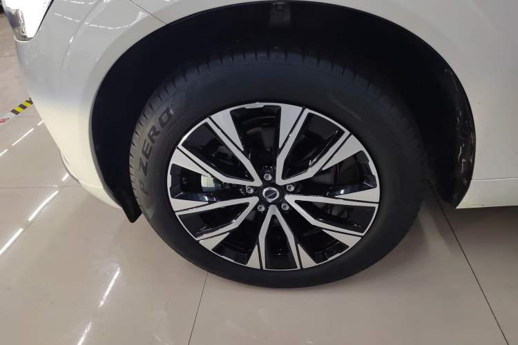 Used Volvo XC60 2025 B5 Four-Wheel Drive Smart & Advanced Luxury Edition
