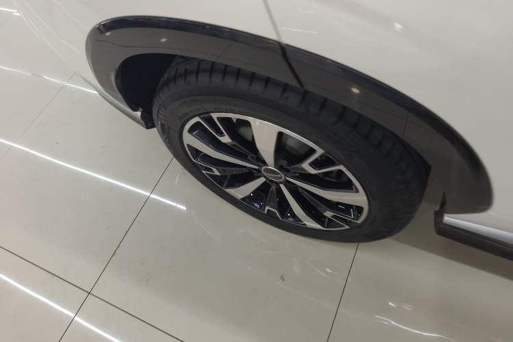 Used Roewe D5X DMH 2024 135 Tech Edition