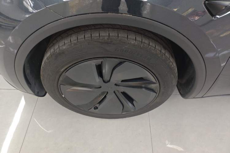 Used Tesla Model Y 2025 Rear-Wheel-Drive Version
