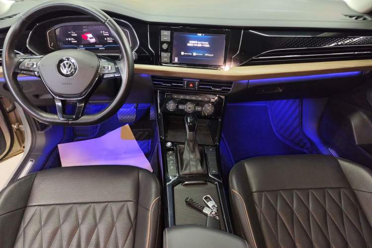 Used Volkswagen Passat 2019 330TSI Luxury Edition China VI Standard
