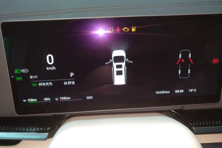 Used VOYAH Dream 2025 PHEV Four-Wheel-Drive Flagship Kunpeng Edition
