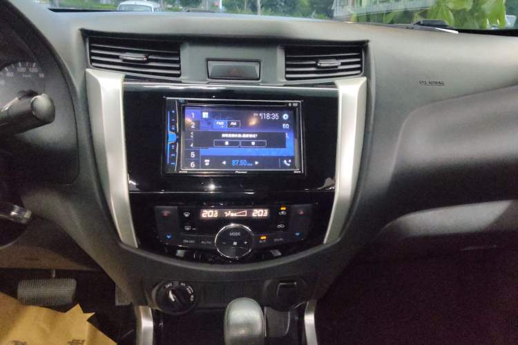 Used Nissan Navara 2017 2.5L Automatic 4x4 Luxury Edition QR25
