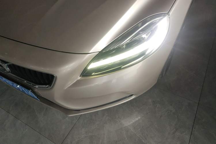 Used Volvo V40 2018 T3 Zhiyi Edition
