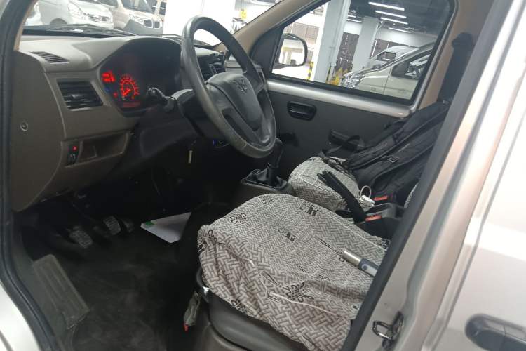 Used Wuling Rongguang S 2023 1.5L Base Version 5/7 Seats
