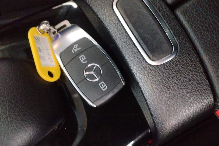 Used Mercedes-Benz A-Class 2022 Second Facelift A 200 L Sport Sedan Fashion Version
