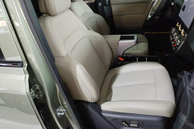 Used  V23 2025 501 Four-Wheel Drive Intelligent Driving Version
