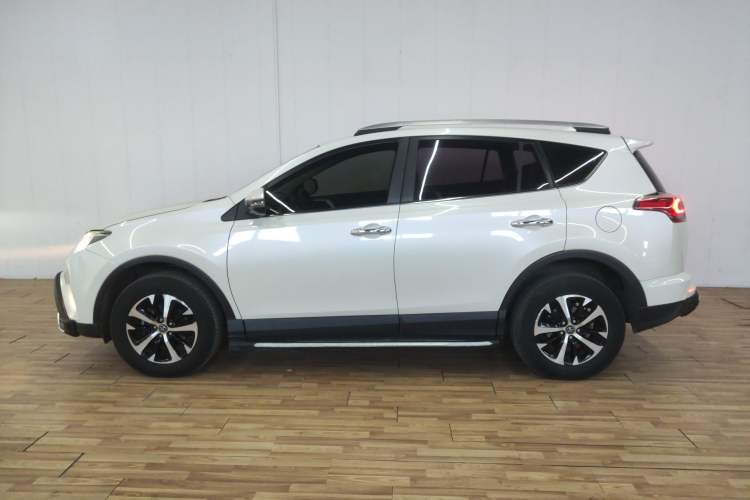 Used Toyota RAV4 2016 2.0L CVT Two-Wheel Drive Comfort Edition China V Standard