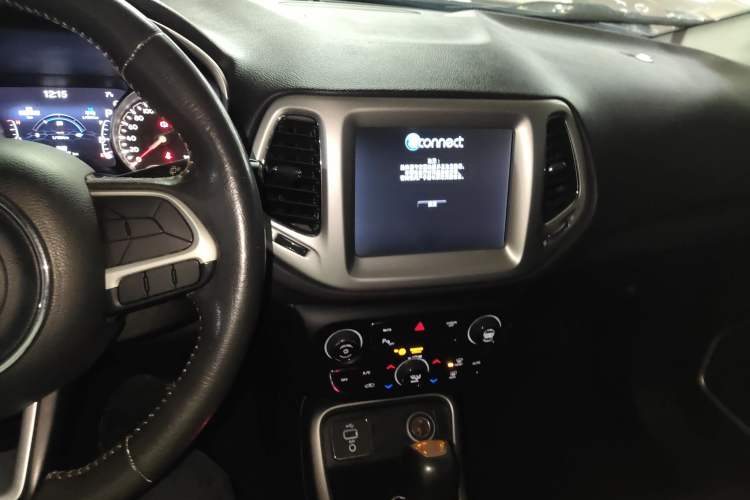 Used  Compass 2017 200T Automatic Family Edition
