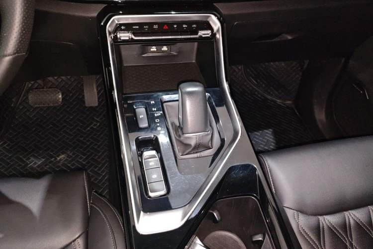 Used Wuling Asta 2022 2.0L DHT Electric-Speed Version
