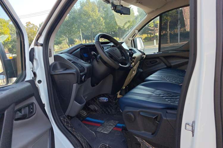 Used Ford Transit 2019 2.0T Diesel Business & Travel Mid-Drive Mid-Roof 7-Seater China VI Standard
