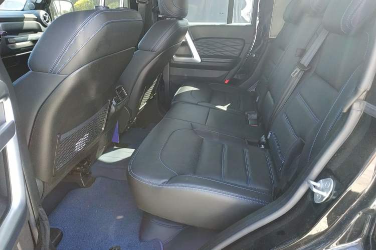 Used Beijing Auto BJ40 2023 2.0T Automatic Four-Wheel Drive Urban Hunter Edition Chivalrous Type
