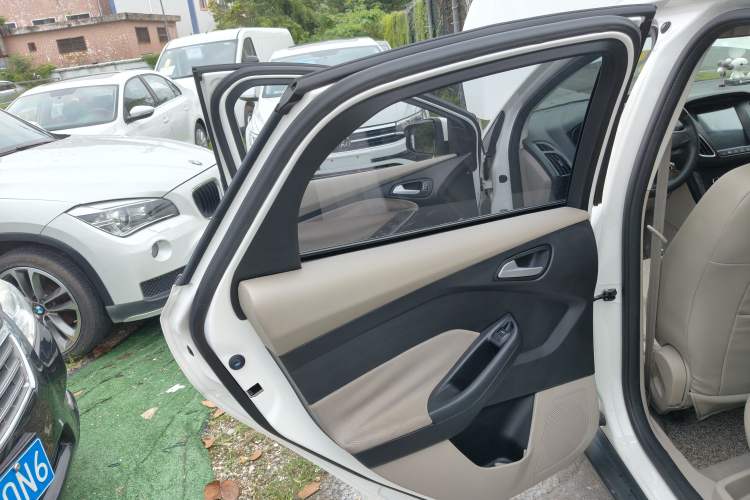 Used Ford Focus 2015 Sedan 1.6L Automatic Comfort Model
