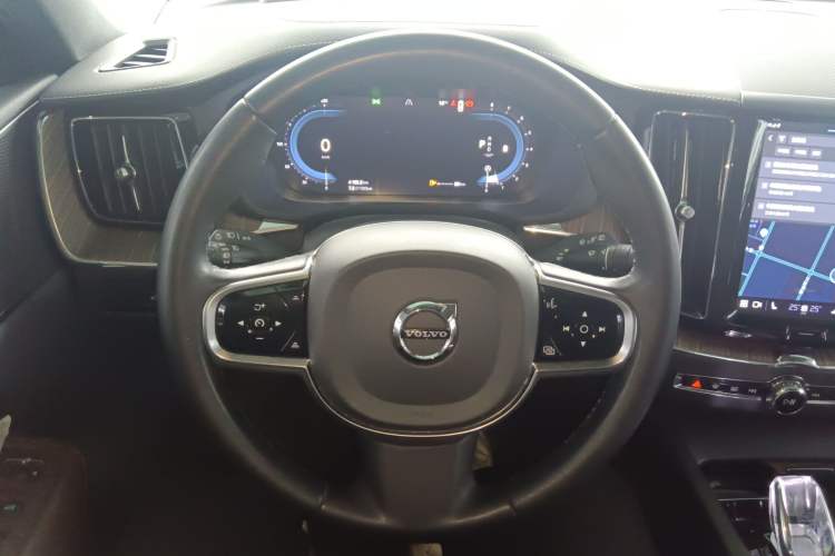 Used Volvo XC60 2024 B5 4x4 Smart Luxury Edition