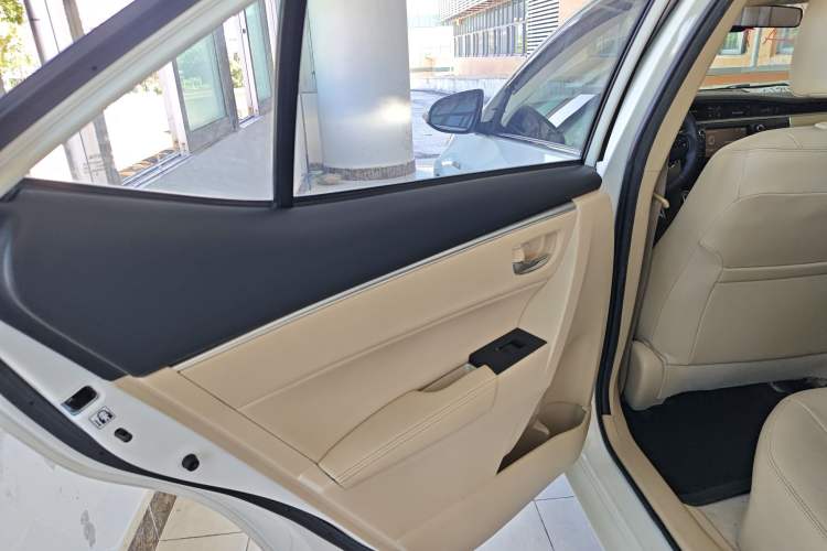 Used Toyota Corolla 2016 Dual-Engine 1.8L E-CVT Elite Edition
