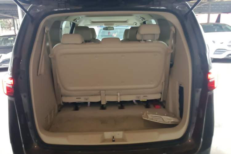 Used Buick GL8 2023 Facelifted Land Cruiser Executive Luxury Version
