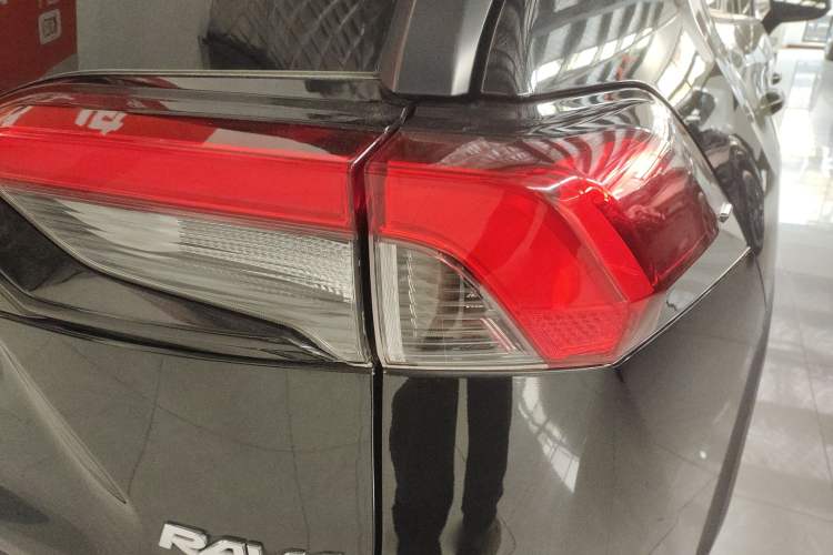 Used Toyota RAV4 2023 2.0L CVT Two-Wheel Drive Fashion Plus Edition
