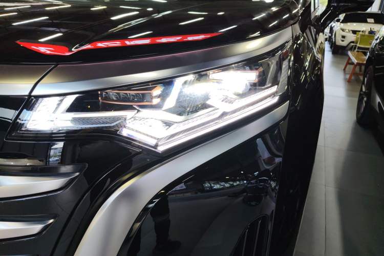 Used Denza D9 2022 DM-i 970 Four-Wheel Drive Prestige Model
