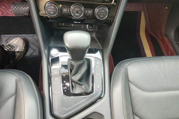 Used Volkswagen Tiguan L 2018 330TSI Automatic Two-Wheel Drive Luxury Edition
