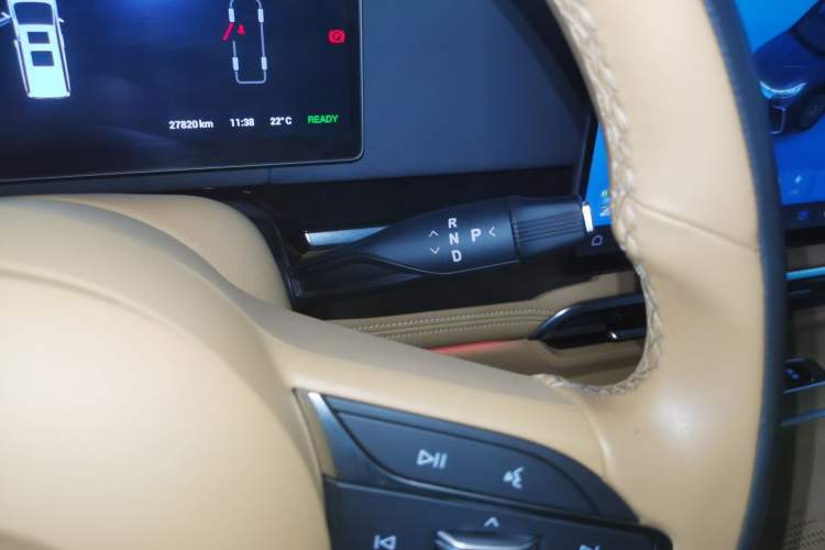 Used VOYAH Dream 2025 PHEV Four-Wheel Drive Prestige Kunpeng Edition
