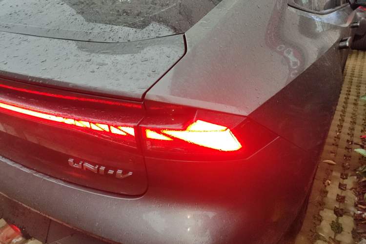 Used Changan UNI-V 2022 1.5T Prestige Version