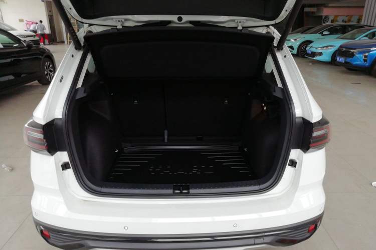 Used Volkswagen Tharu 2023 300TSI Two-Wheel-Drive Moon Luxury Edition
