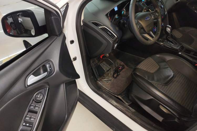 Used Ford Focus 2015 Sedan EcoBoost 125 Automatic Supreme Style Edition
